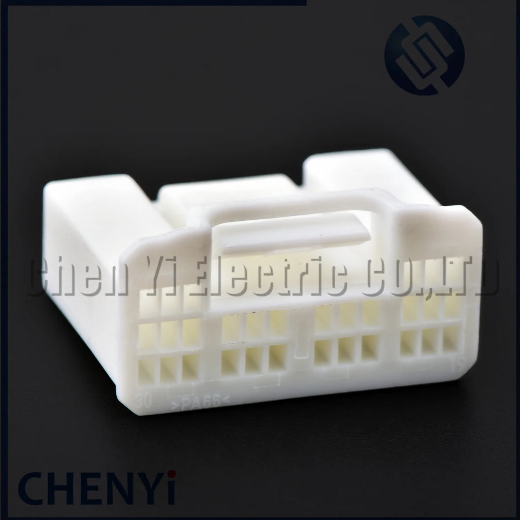 30 Pin Automobile Connector Car CD player host Camera microphone Power plug 90980-12909 with Pin For Toyota Corolla Sienna Camry