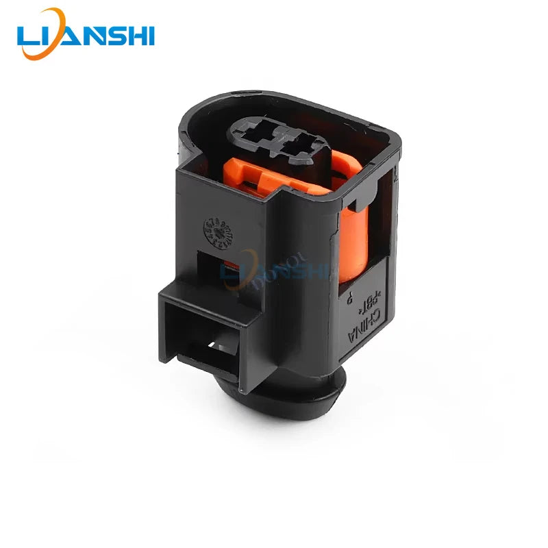 13887338 is suitable for Volkswagen Audi generator plug high-pressure oil pump 2-hole connector 4D0971992B