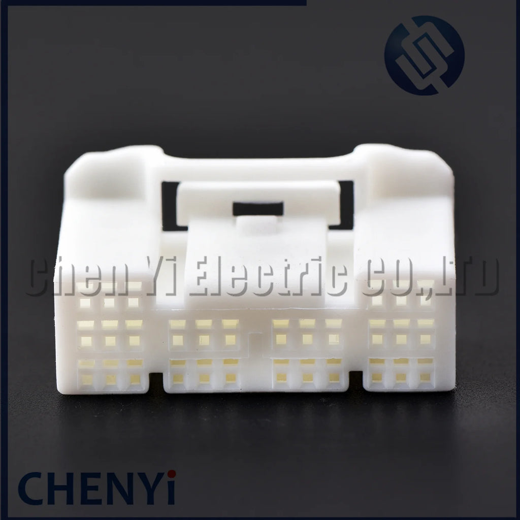 30 Pin Automobile Connector Car CD player host Camera microphone Power plug 90980-12909 with Pin For Toyota Corolla Sienna Camry