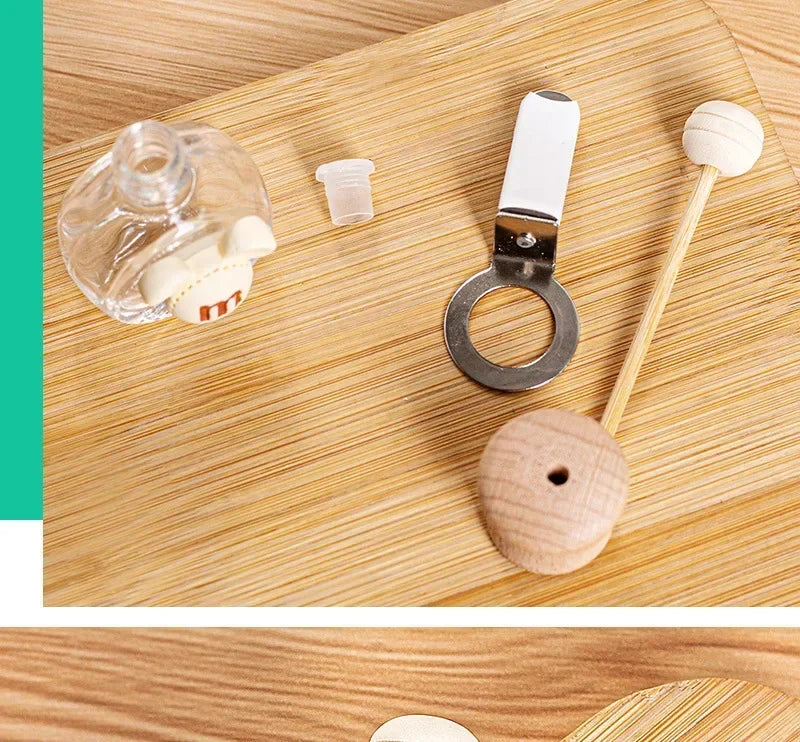 Cute Car Aromatherapy Pendant Air Conditioning Outlet Fashionable Aromatherapy Clip Essential Oil Empty Bottle Decoration Amagi
