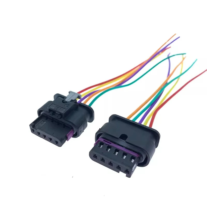 Suitable for the EA888 electronic water pump thermostat plug of the third generation of Volkswagen Audi A4, A6, Q3 and Q5