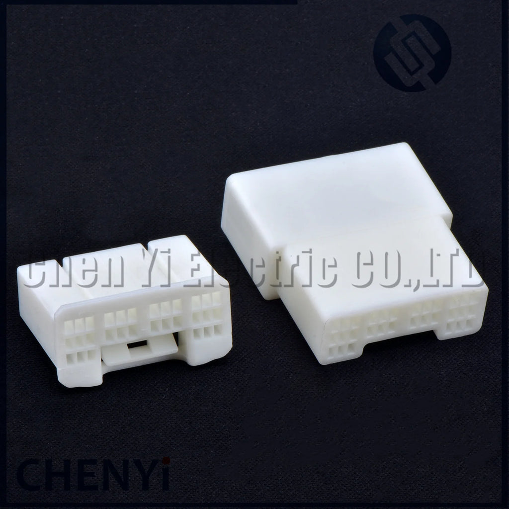 30 Pin Automobile Connector Car CD player host Camera microphone Power plug 90980-12909 with Pin For Toyota Corolla Sienna Camry