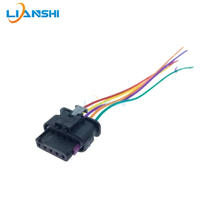 Suitable for the EA888 electronic water pump thermostat plug of the third generation of Volkswagen Audi A4, A6, Q3 and Q5