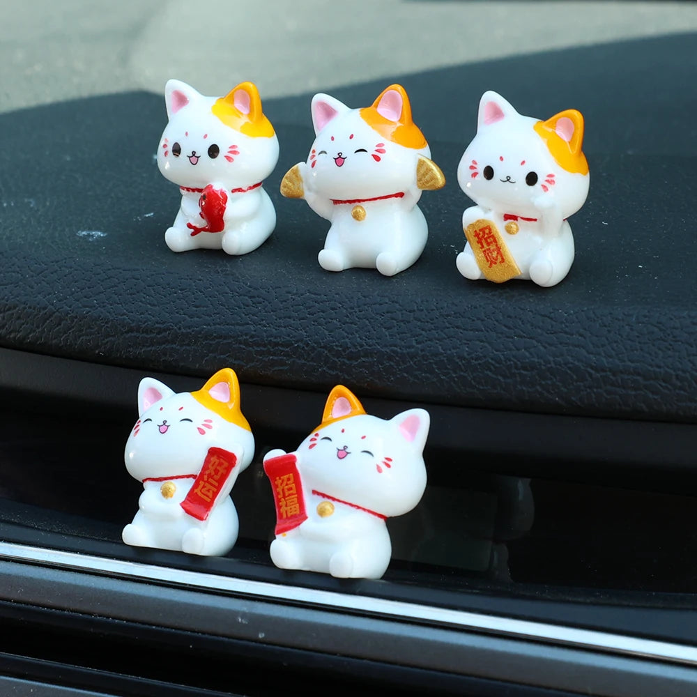Car Japanese Lucky Cat Ornaments Car Dashboard Center Console Cute Resin Maneki-Neko Auto Interior DIY Decoration Accessories