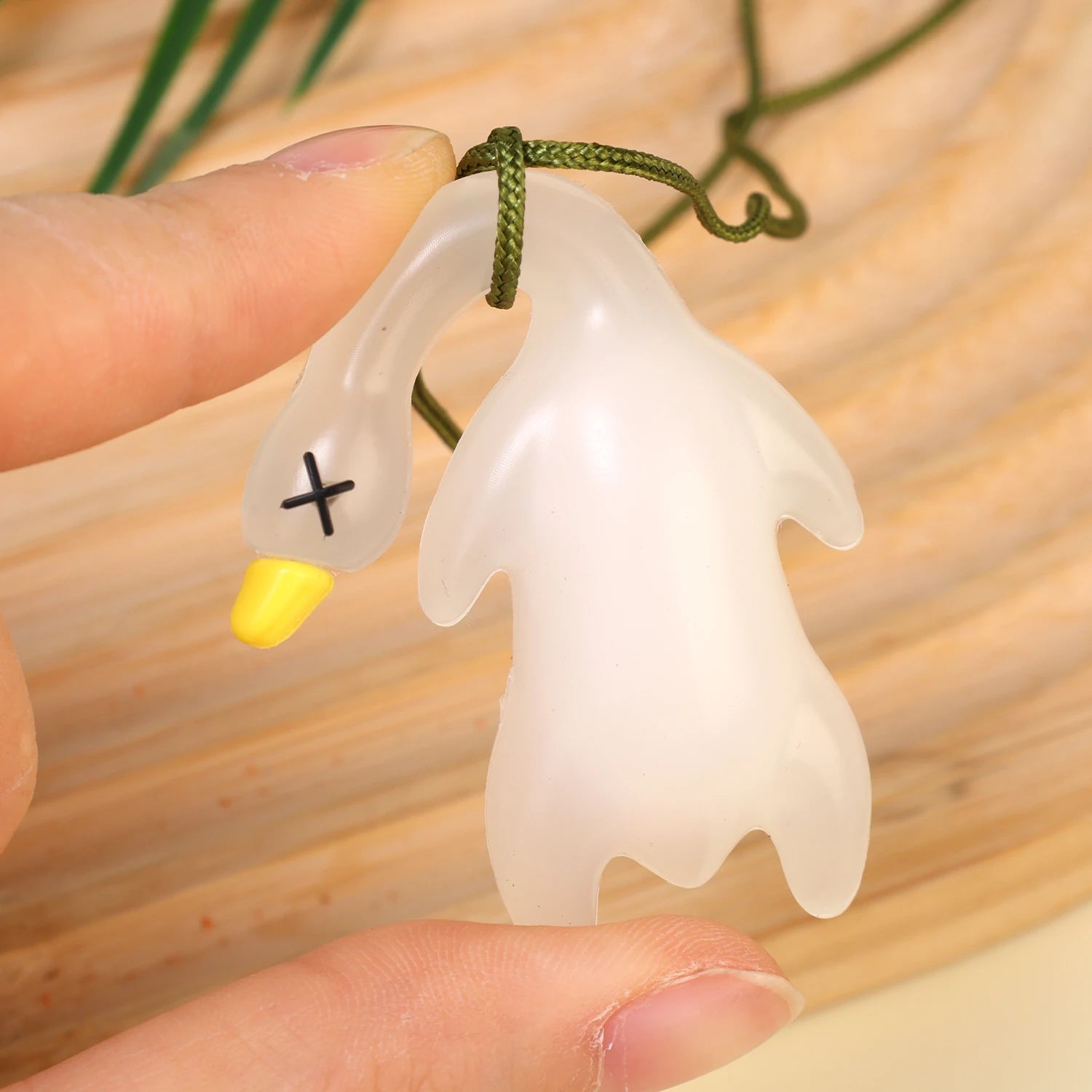 10/1PCS Cartoon Cute Anime Color-Changing Roast Duck Pendant Diy Kawaii Car Accessories Keychain Back Packaging Accessories Gift