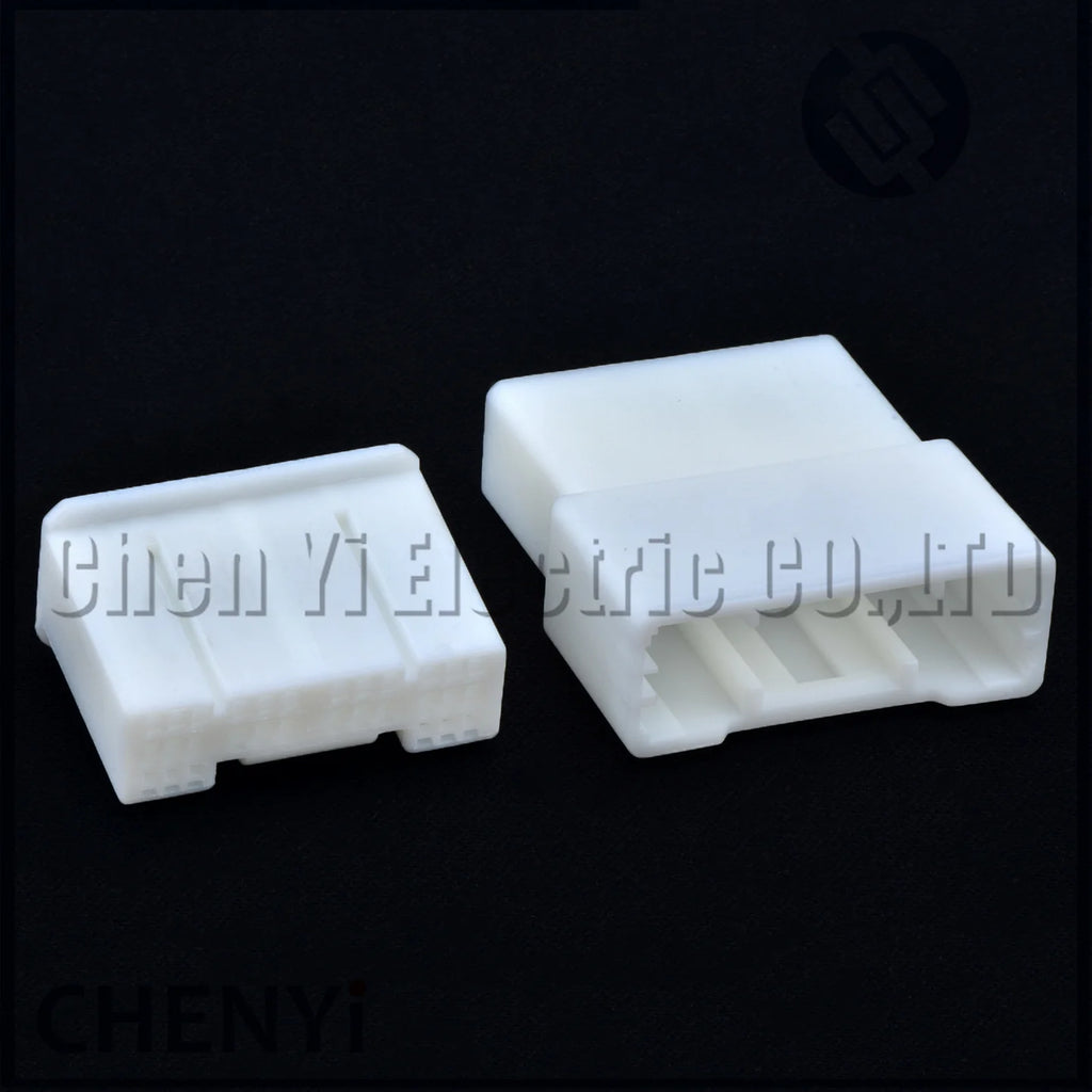 30 Pin Automobile Connector Car CD player host Camera microphone Power plug 90980-12909 with Pin For Toyota Corolla Sienna Camry