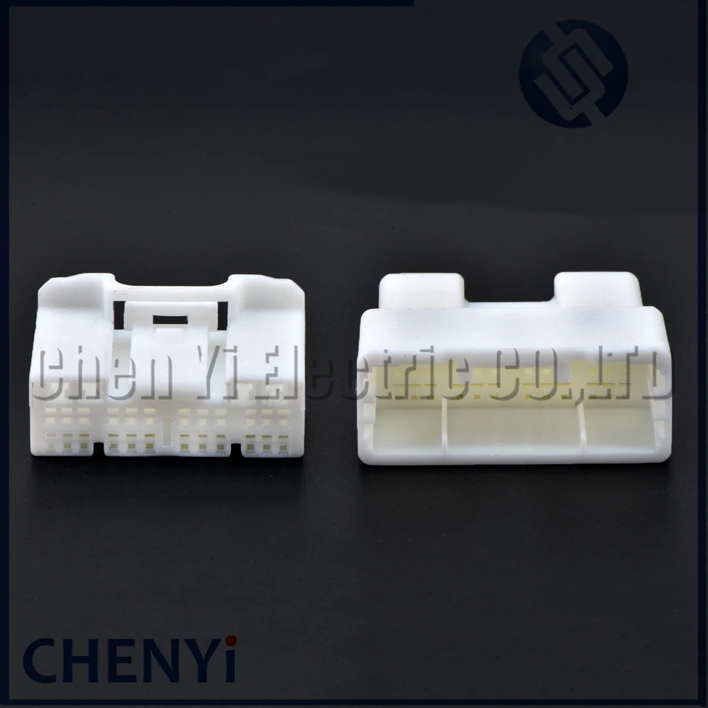 28 Pin Automobile Connector Car CD player host Radio navigation Power plug 90980-12908 with Pin For Toyota Corolla Sienna Camry