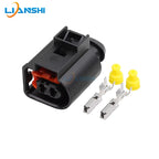 13887338 is suitable for Volkswagen Audi generator plug high-pressure oil pump 2-hole connector 4D0971992B