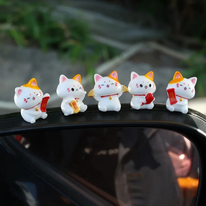 Car Japanese Lucky Cat Ornaments Car Dashboard Center Console Cute Resin Maneki-Neko Auto Interior DIY Decoration Accessories