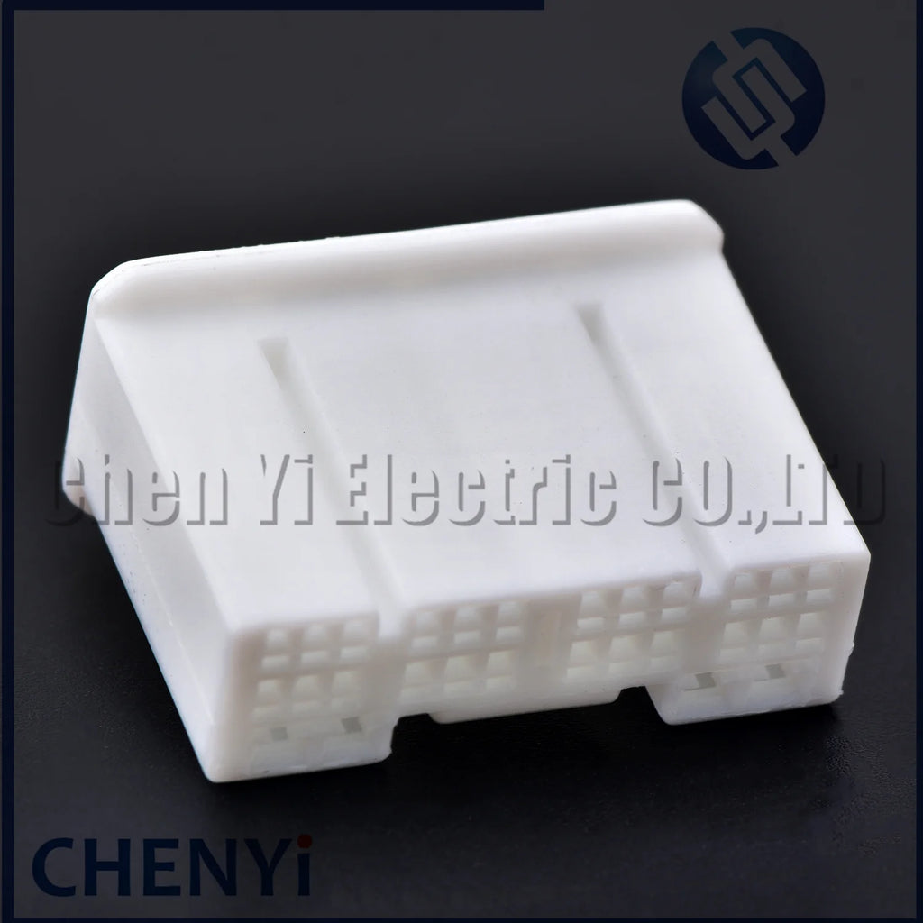 28 Pin Automobile Connector Car CD player host Radio navigation Power plug 90980-12908 with Pin For Toyota Corolla Sienna Camry