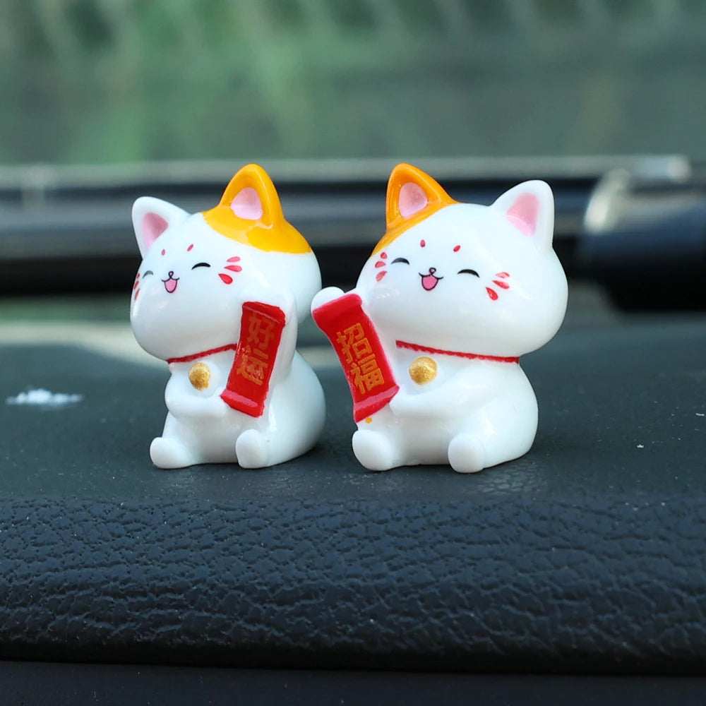 Car Japanese Lucky Cat Ornaments Car Dashboard Center Console Cute Resin Maneki-Neko Auto Interior DIY Decoration Accessories