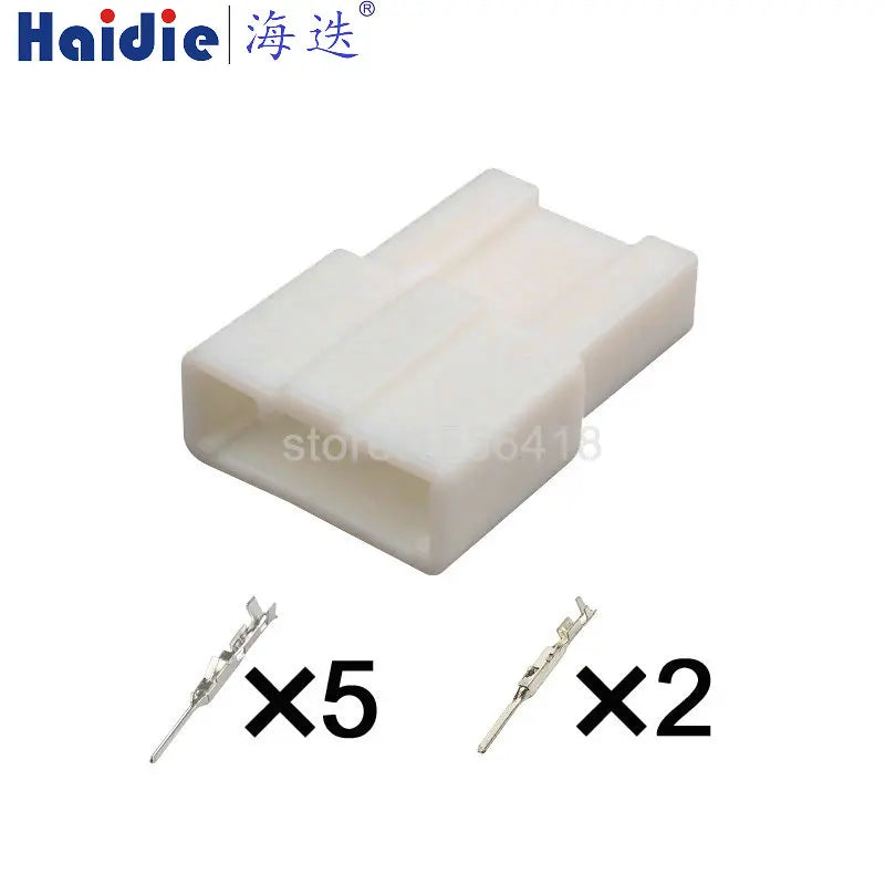 Automotive wiring harness plug Windows device plug ECU multimedia connector 1318801-1