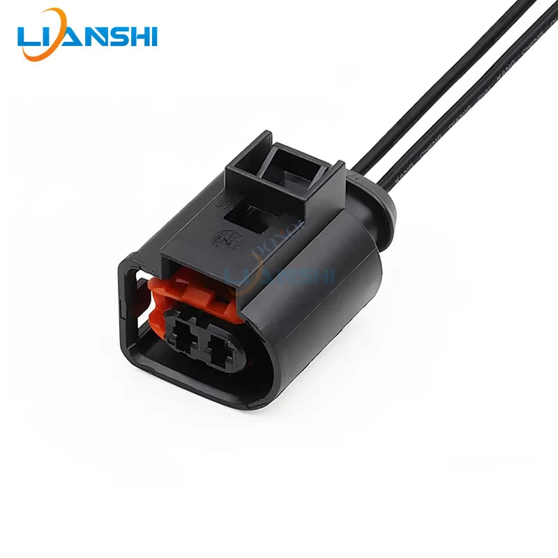 13887338 is suitable for Volkswagen Audi generator plug high-pressure oil pump 2-hole connector 4D0971992B