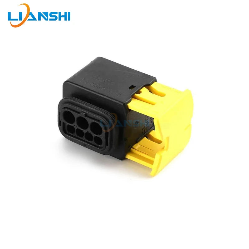 1-1418480-1/1670720-1 is suitable for Mercedes-Benz rear taillight sockets and automotive connectors with terminals