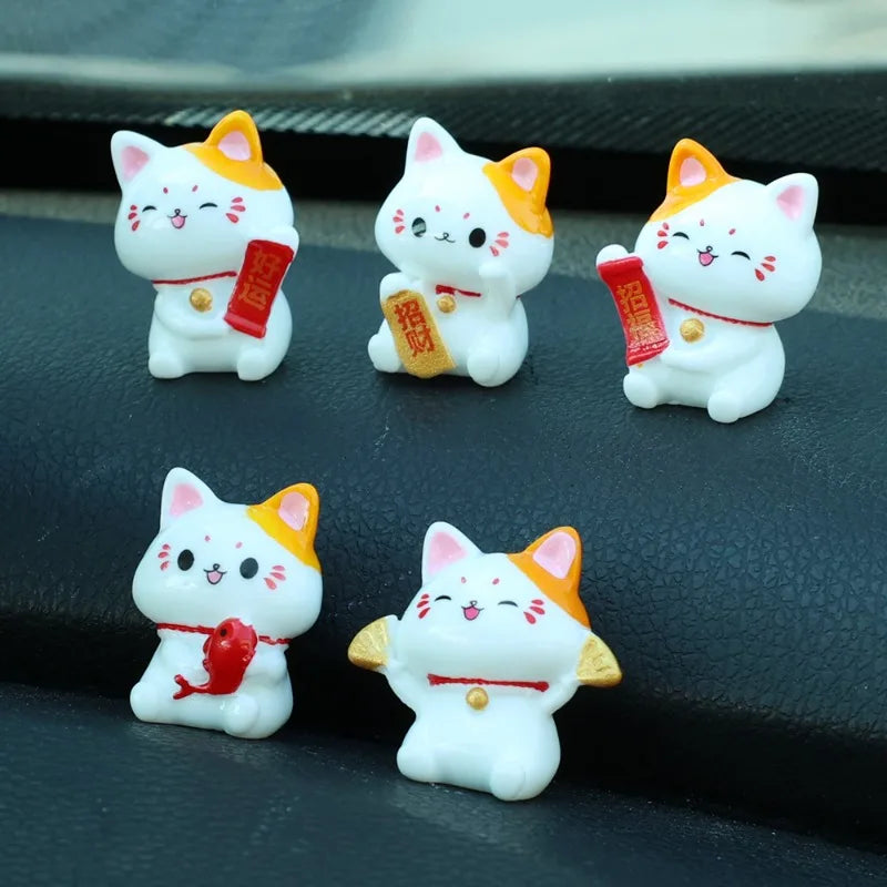 Car Japanese Lucky Cat Ornaments Car Dashboard Center Console Cute Resin Maneki-Neko Auto Interior DIY Decoration Accessories
