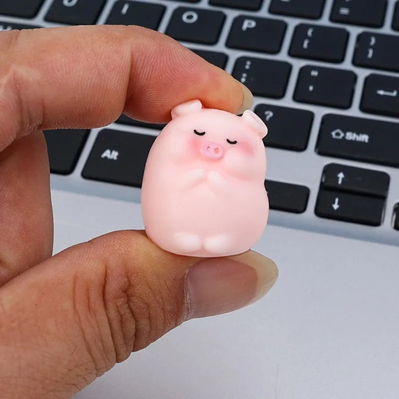 Cute Piggy Auto Interior Ornaments Resin Pink Pig Cartoon Toy Decoration Dashboard Desktop Office Garden Car Decor Accessories