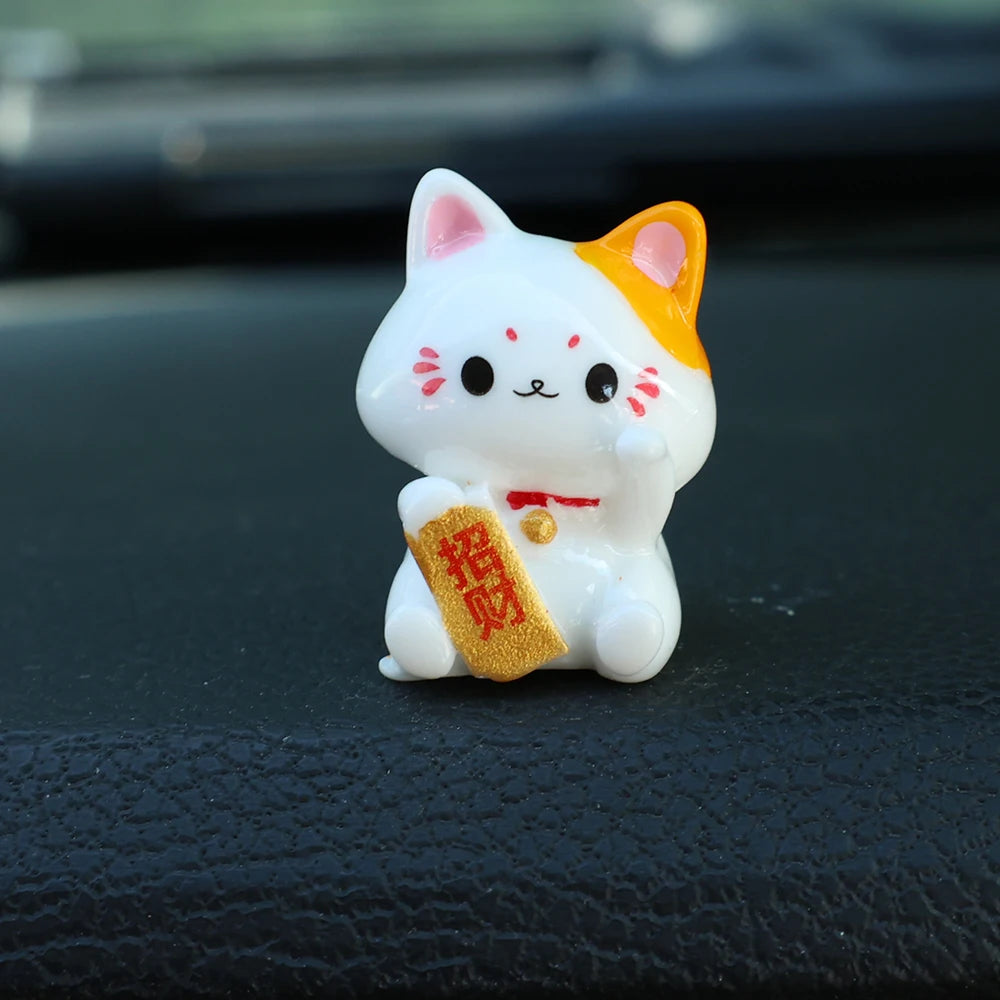 Car Japanese Lucky Cat Ornaments Car Dashboard Center Console Cute Resin Maneki-Neko Auto Interior DIY Decoration Accessories