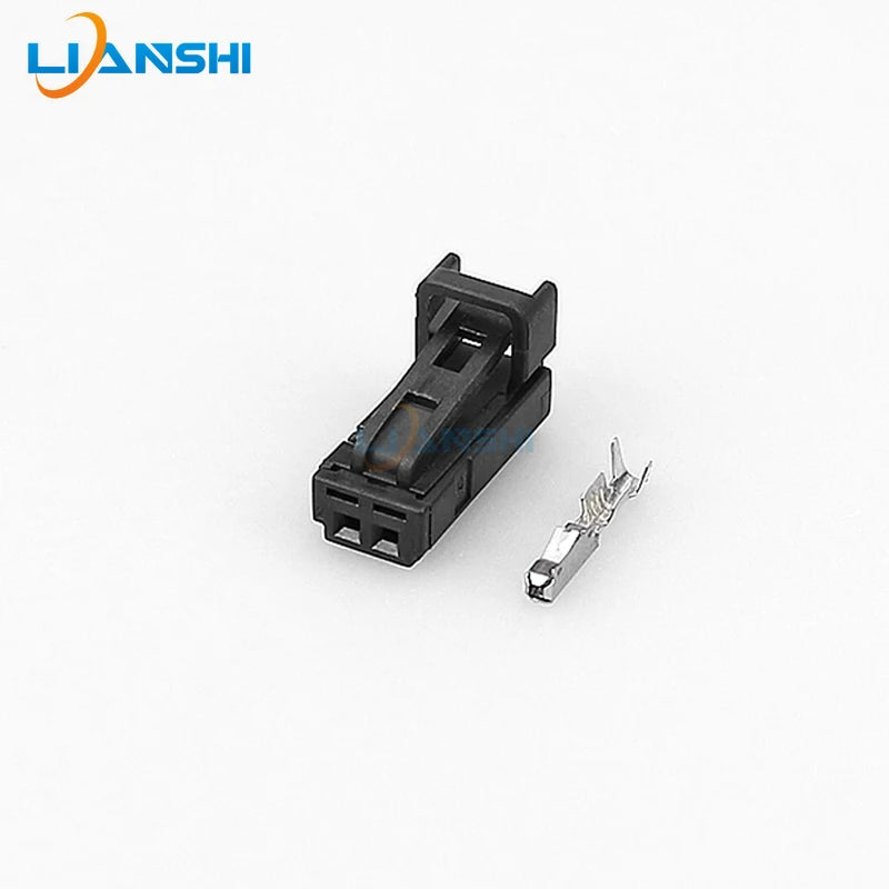The 4E0972575 automotive connector is suitable for the Tesla door edge light wiring harness head socket 4B0971832