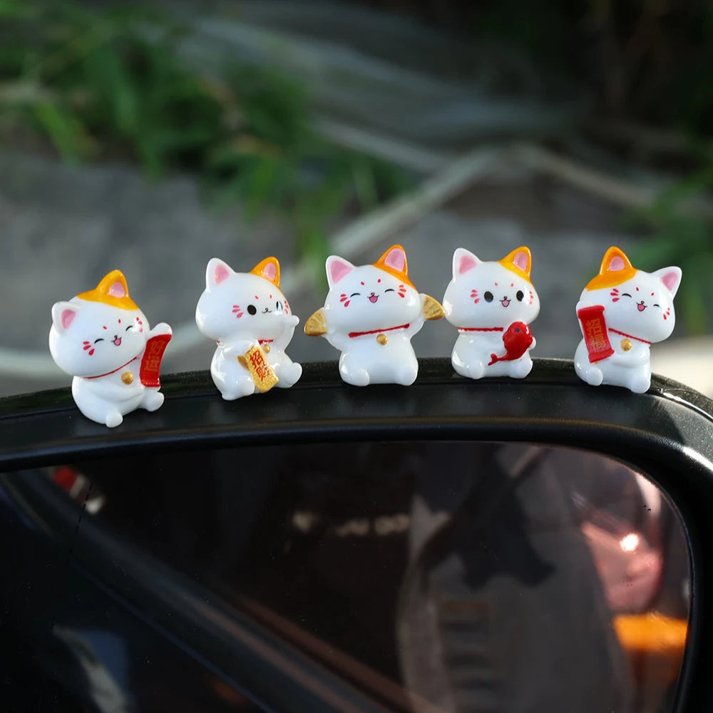 Car Japanese Lucky Cat Ornaments Car Dashboard Center Console Cute Resin Maneki-Neko Auto Interior DIY Decoration Accessories