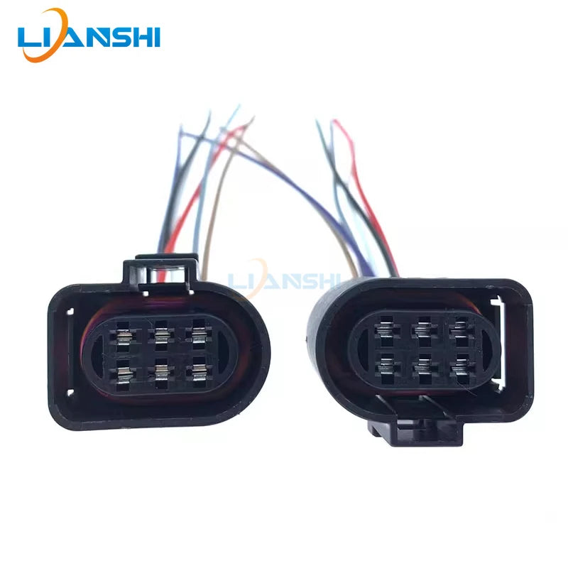 The rear taillight circuit board plug, wiring harness socket, taillight base of the Audi TT TTS is burned out and the power is c