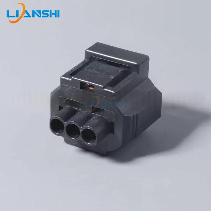 DJ70317Y-1.8-21 is suitable for the Ford Mondeo Focus connector harness plug 184032-1