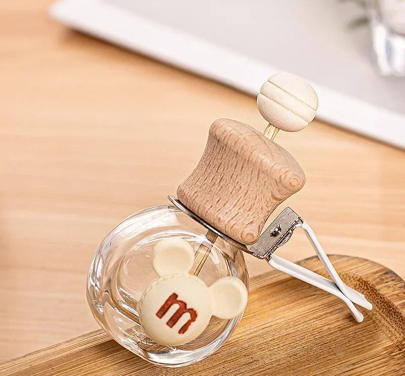 Cute Car Aromatherapy Pendant Air Conditioning Outlet Fashionable Aromatherapy Clip Essential Oil Empty Bottle Decoration Amagi