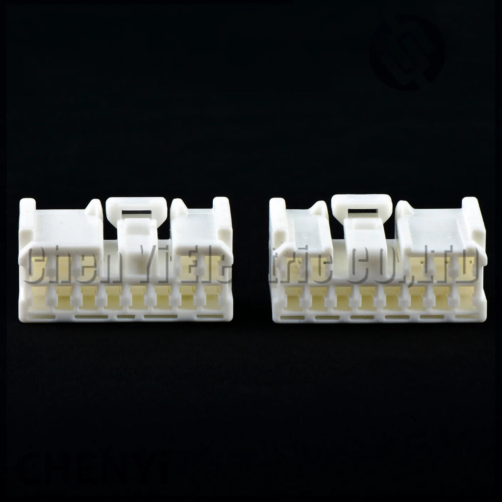 13 Pin Automotive Junction Box connector mid amplifier harness plug 7283-1730 1300-4682 4F1340-000 90980-11695 For Toyota Lexus