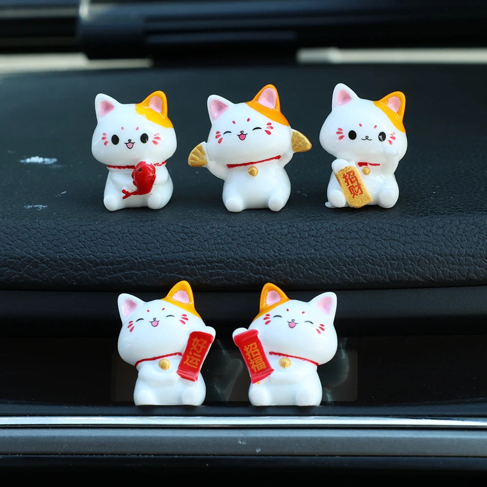 Car Japanese Lucky Cat Ornaments Car Dashboard Center Console Cute Resin Maneki-Neko Auto Interior DIY Decoration Accessories