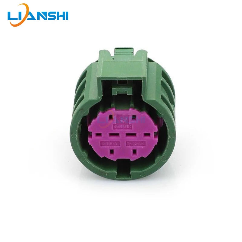 The large plug wire harness for automotive high beams is suitable for the Fiat 500 Feixiang Zhiyue Feiyue headlight wire plug