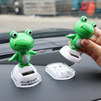 Cute Frog Car Interior Solar Decoration Bobble Head Frog Solar Powered Shaking Head Ornament Animated Car Dashboard Decoration