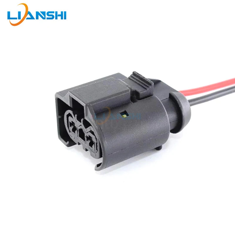 Suitable for AMK, Audi, BMW F02, Mercedes-Benz shock-absorbing air pump power plug with 15CM 1.5-square wire
