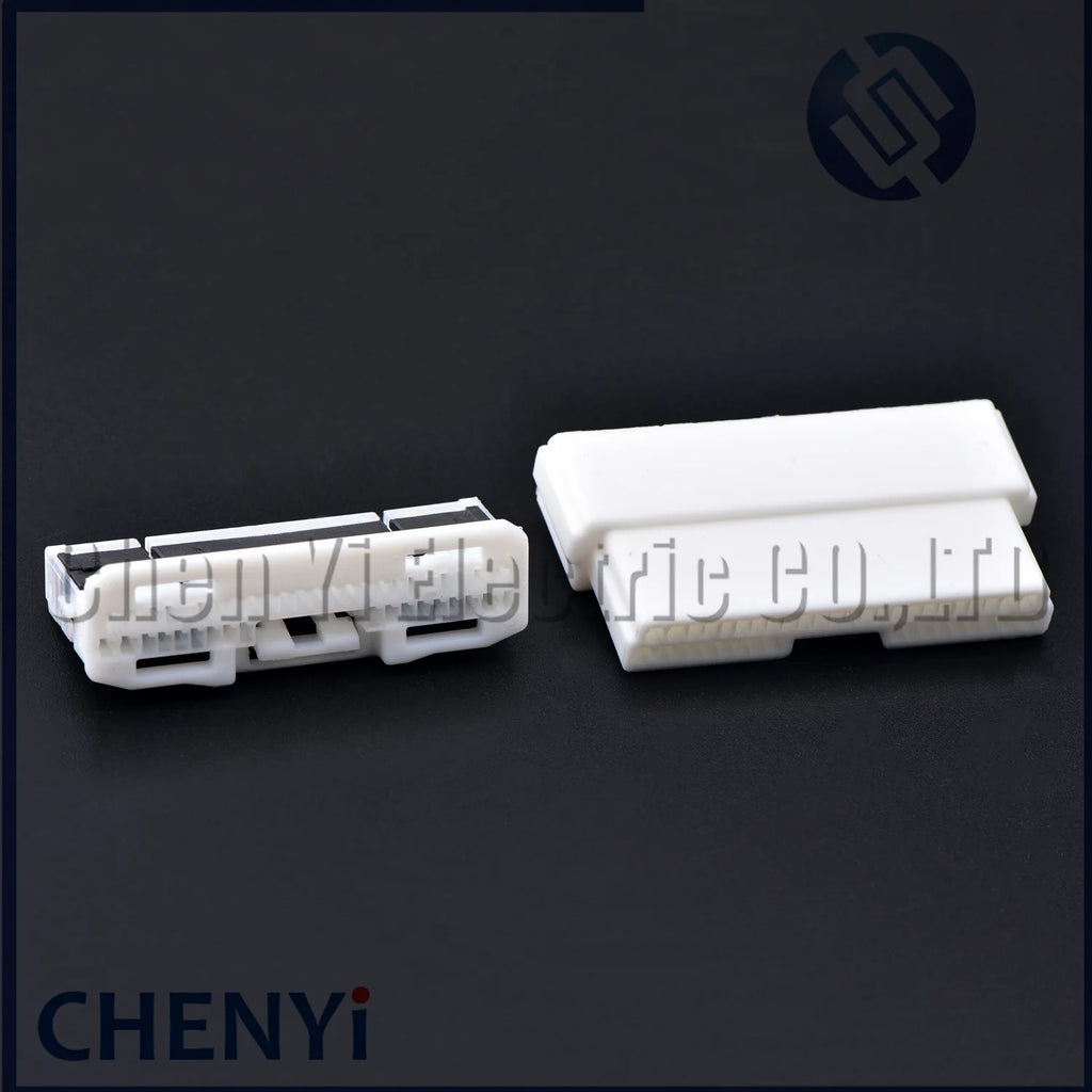 40 Pin Car multimedia central control plug connector with Pin 2069757-1 82824-30450 1827842-1 90980-12708 For Toyota Lexus
