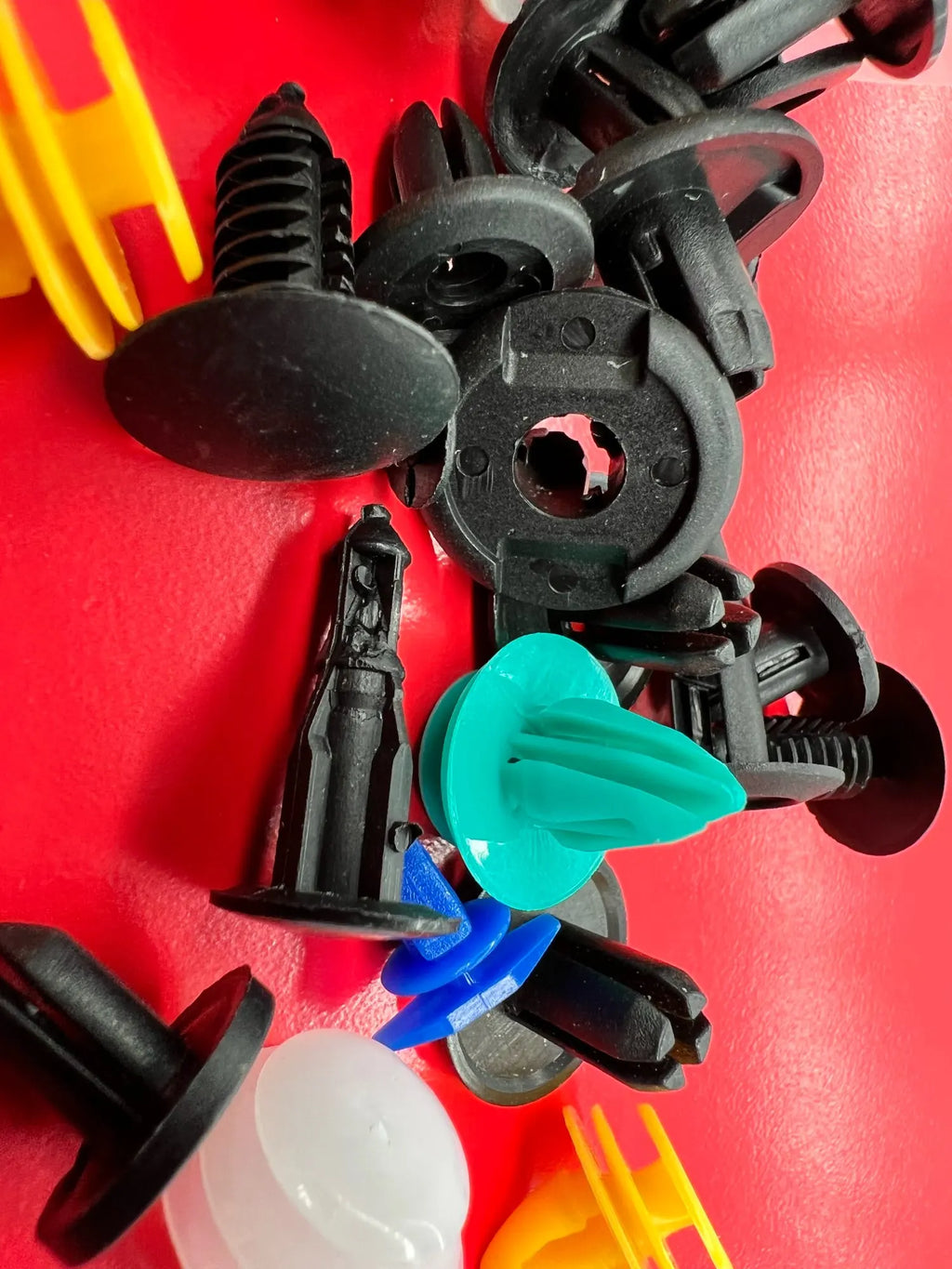 wholesale New 5 50/100Pcs Car Clips Fastener Screws Bumper Interior Decoration Auto Plastic Random Mixing Universal Plastic