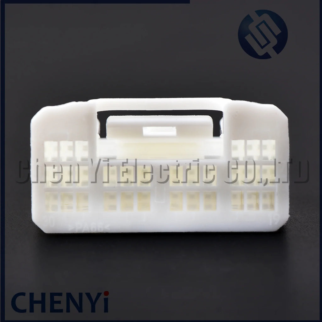 30 Pin Automobile Connector Car CD player host Camera microphone Power plug 90980-12909 with Pin For Toyota Corolla Sienna Camry