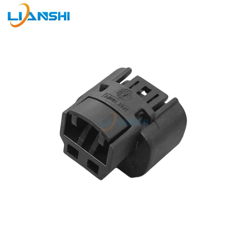 The 1.5 series 2-hole 2-core DJ7021YB-1.5-11/21 is suitable for H16 fog lamp plug automotive connectors